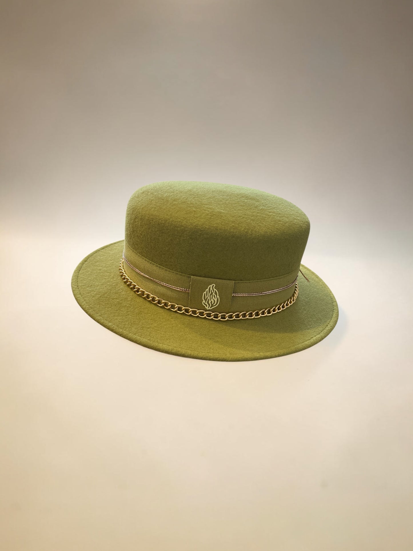Canotier chaîne dorée logo Nahman