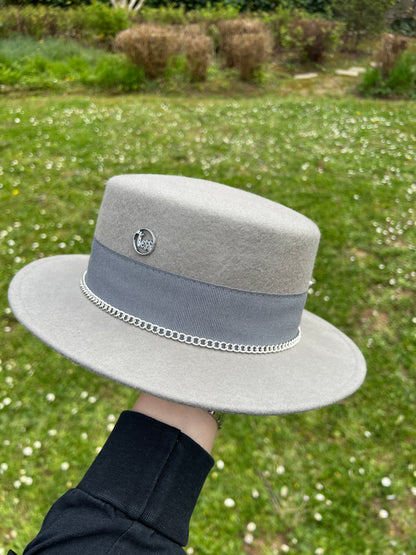 Canotier en laine gris à chaîne et broche, Tess Atelier