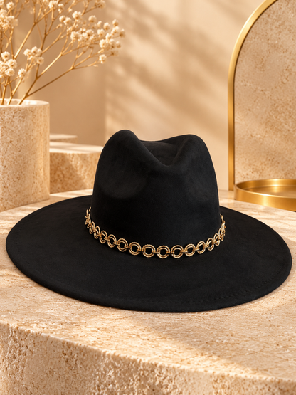 Fedora bord large à chaîne dorée