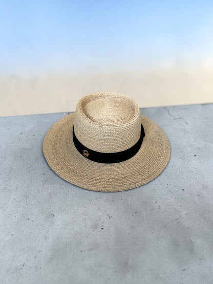 Chapeau en raphia naturel à bande noire, Tess Atelier