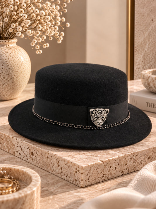 Canotier chaîne avec broche léopard argent