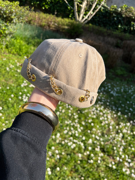 Casquette docker à œillets et chaîne dorée, Tess Atelier
