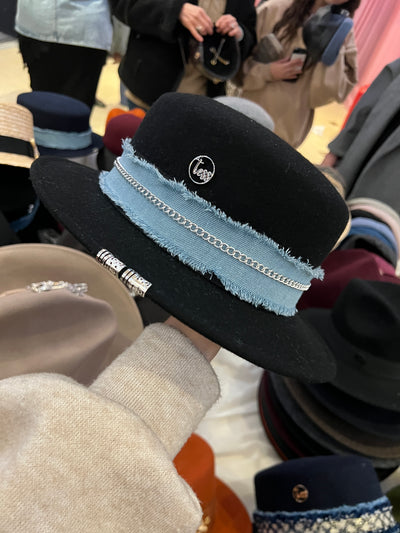 Canotier en laine noir à ruban jean et chaîne, Tess Atelier