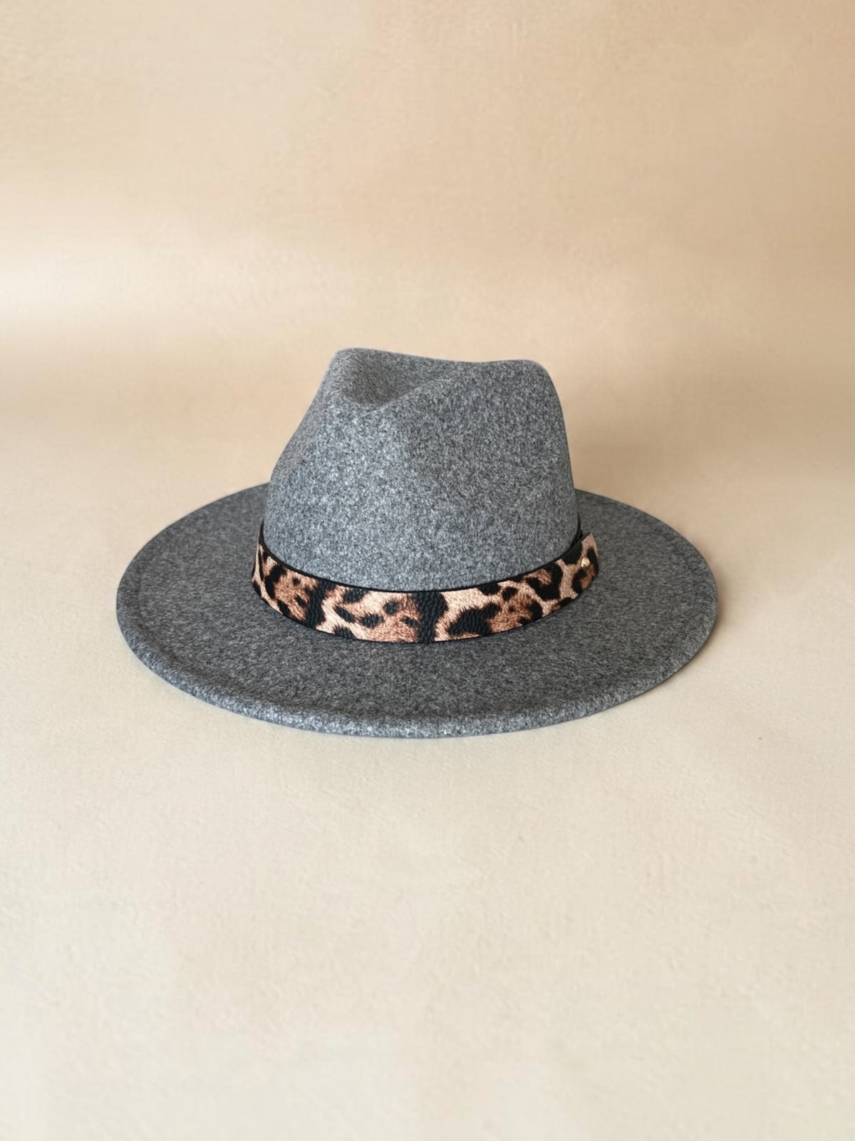 Fedora bord court ceinture léopard