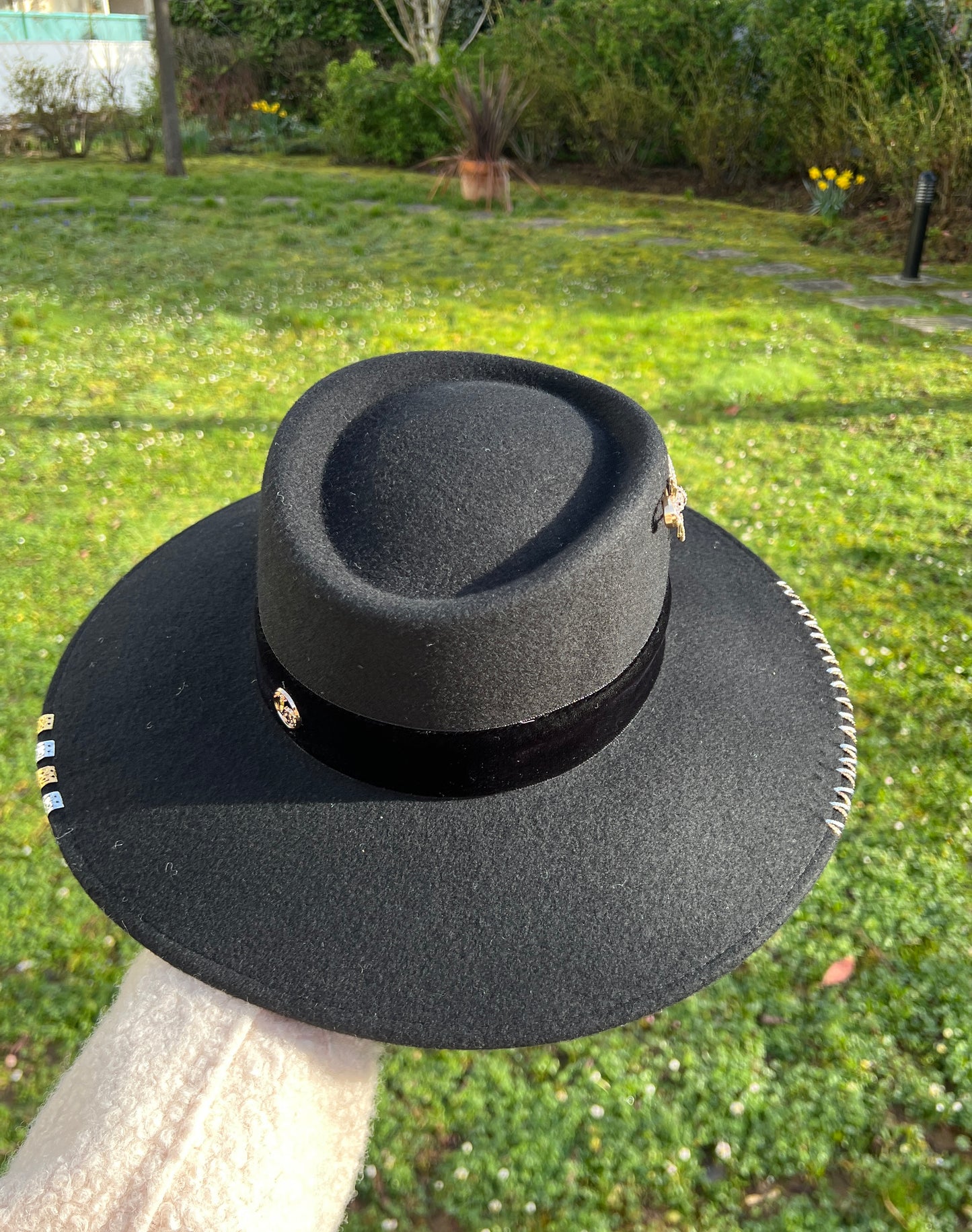 Chapeau grand bord abeille mix doré/argent